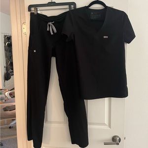 Figs Black Scrub Set